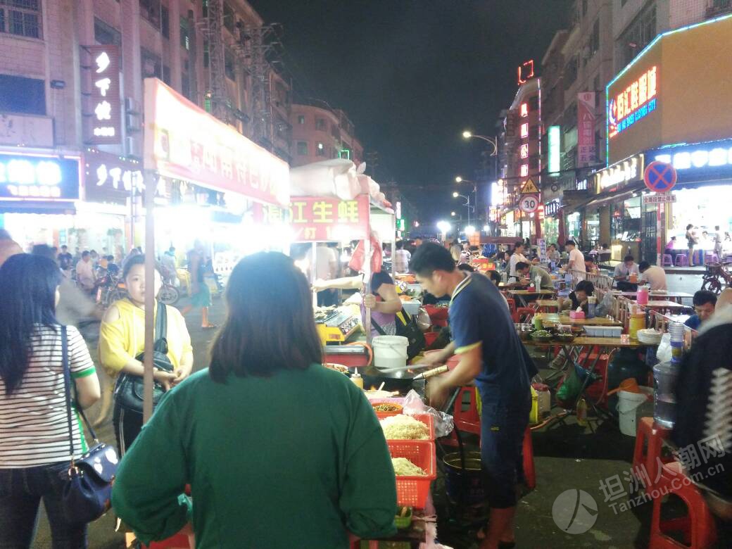 热闹的十四村夜市